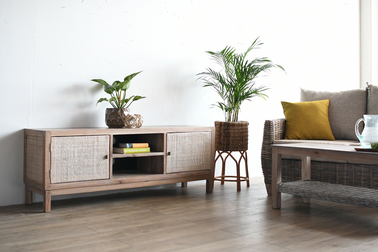 ナチュラルなラタンをあしらった扉が魅力的なLaMer/ラタンTVボード(W150)