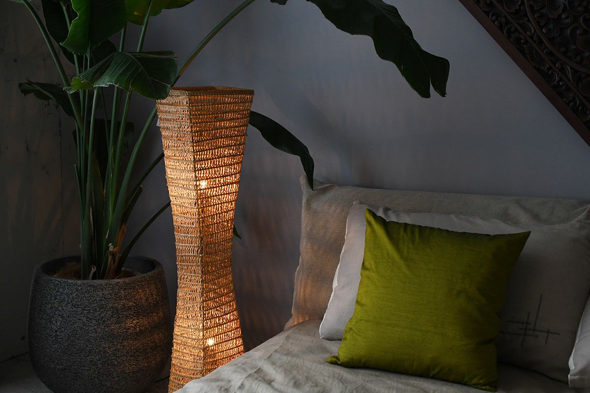 爽やかなアジアンスタイルを演出するフロアランプ 間接照明としても