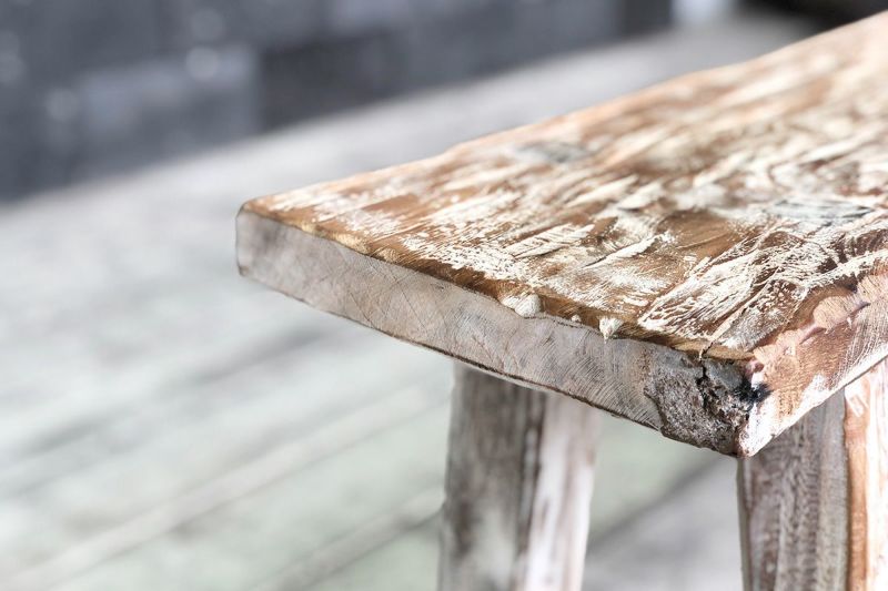 不揃いなかたちをそのまま活かして作り上げた チーク古材ベンチ