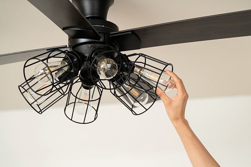 リゾートを演出するファン付きの照明 明るさ充分な6灯タイプ