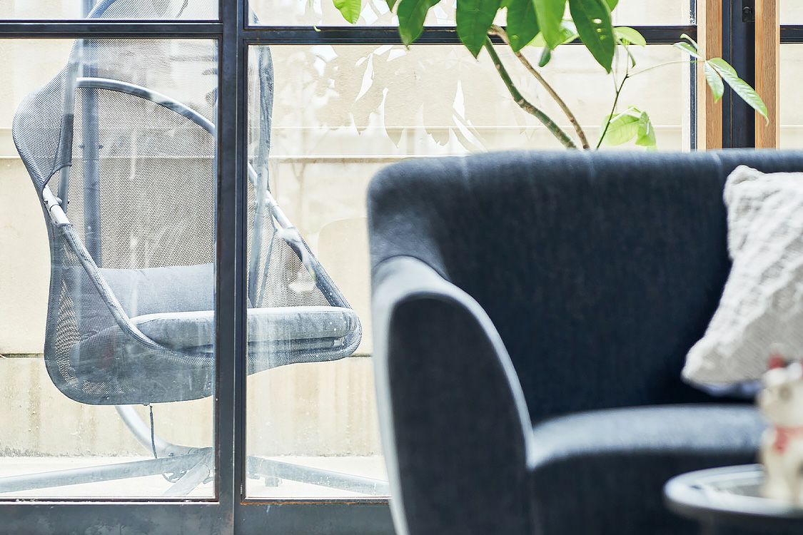 誰もが座りたくなるハンギングチェアハンギングチェア