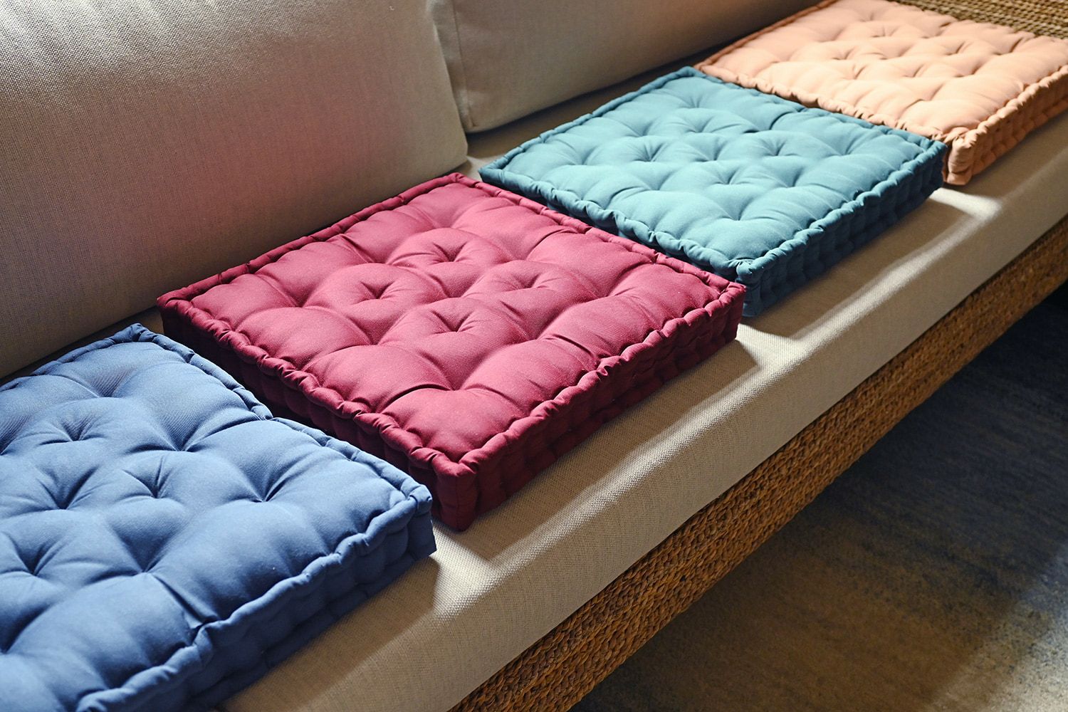 カラフルカラーでお部屋を彩るバリ風座布団 バリクッション