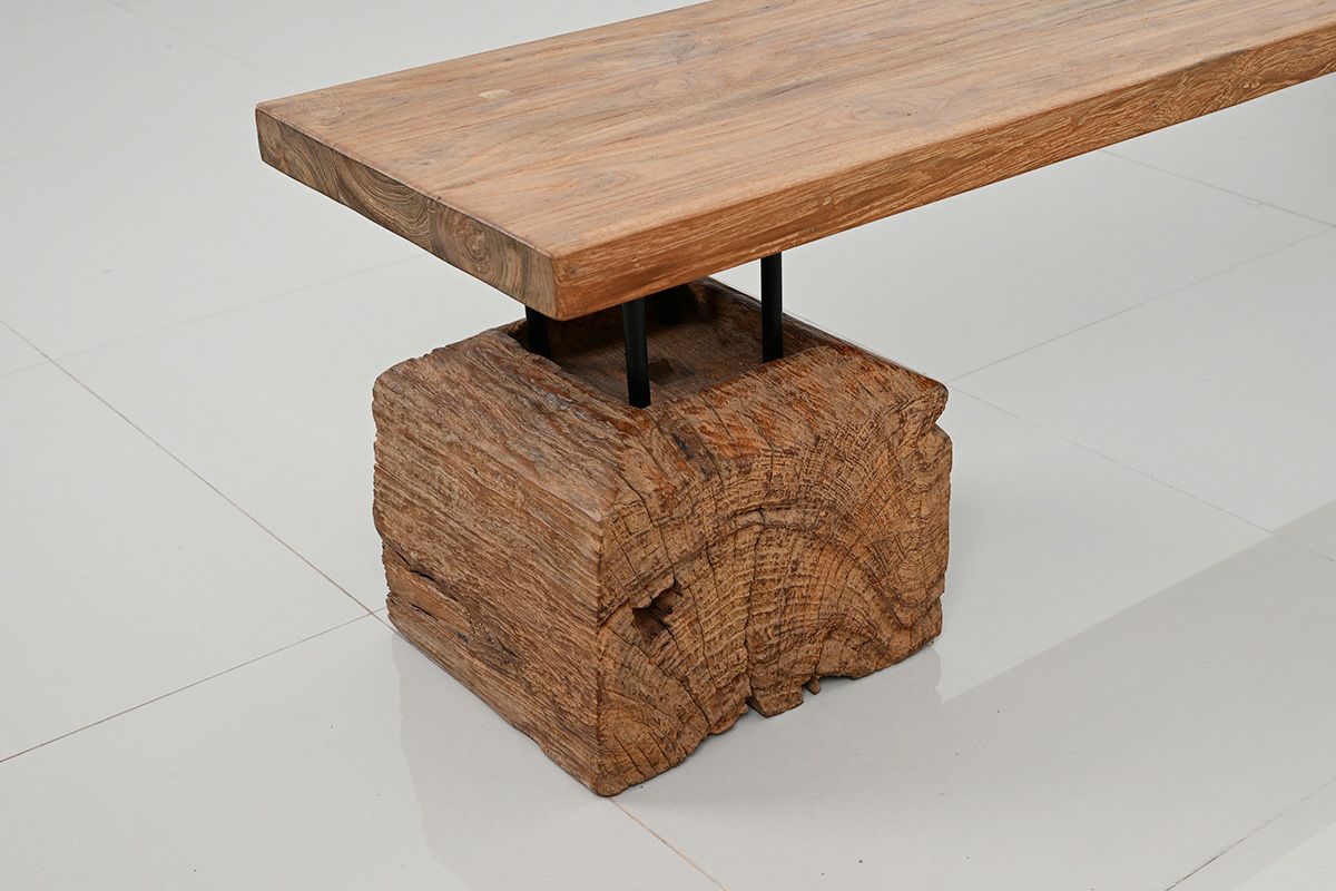 チーク古材が織りなす時空を超えた美と機能性を持ち合わせたローボード