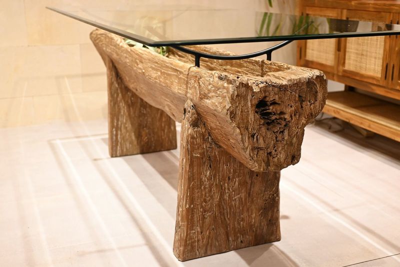 無骨な古木と洗練されたガラスの組み合わせ 古木ガラスダイニング