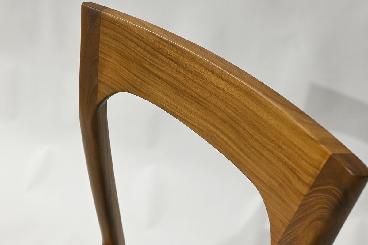 Polos (ポロス) Chair