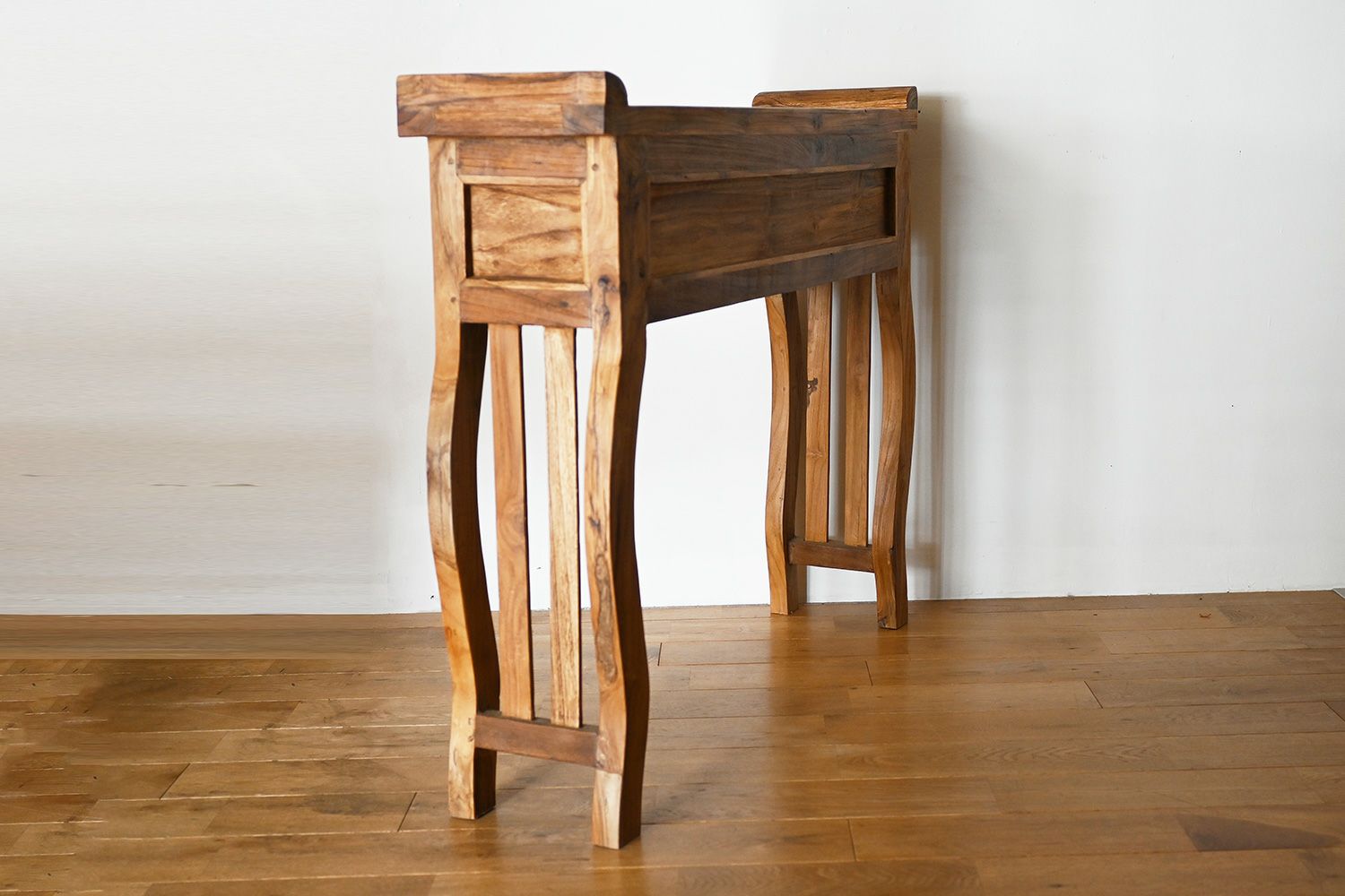 風合いのあるレリーフが魅力的なCHISTA/チーク古材 コンソールテーブル