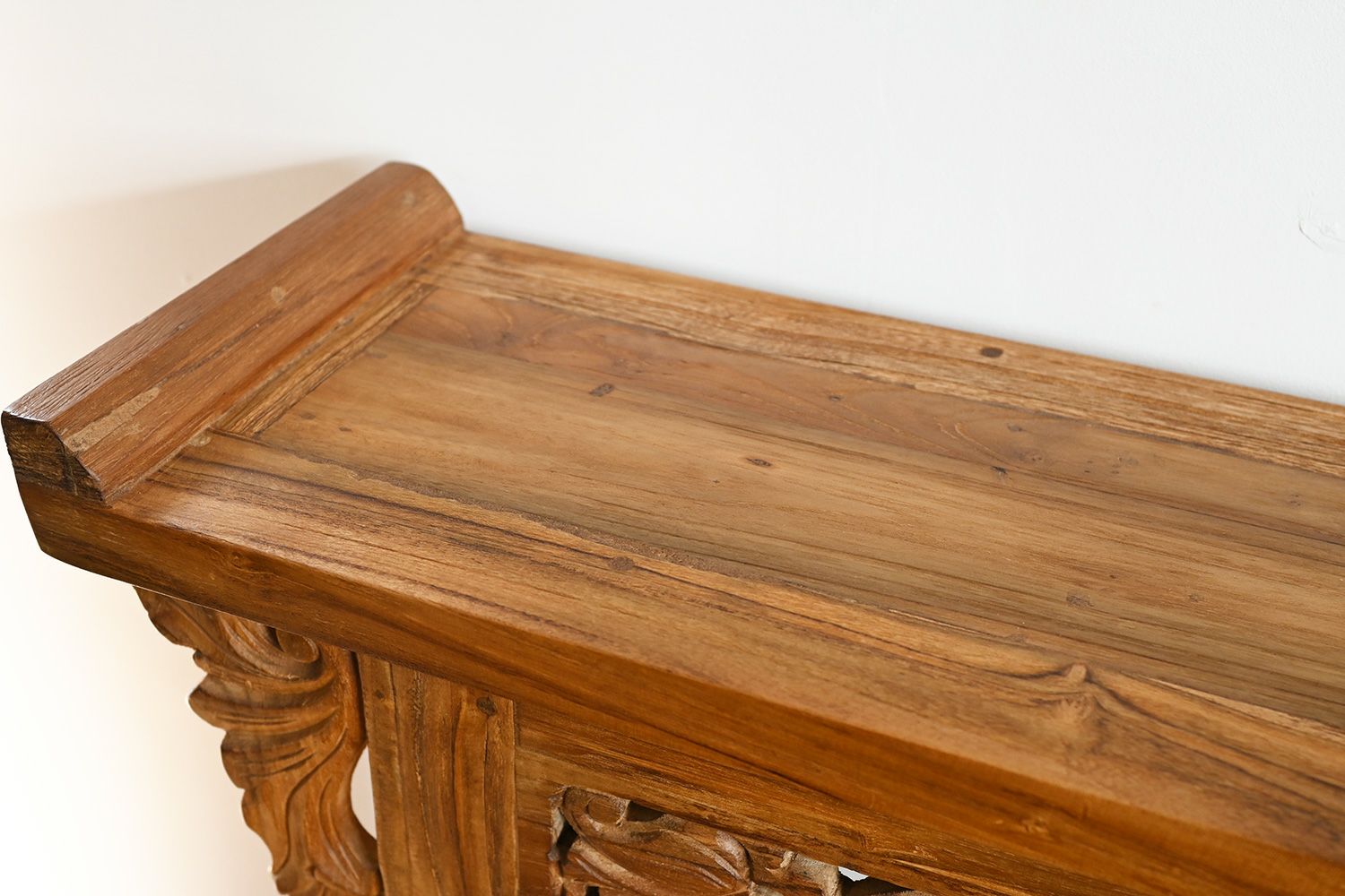 風合いのあるレリーフが魅力的なCHISTA/チーク古材 コンソールテーブル